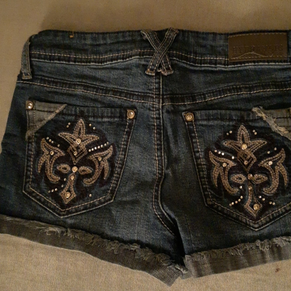 Shorts - Picture 3 of 3